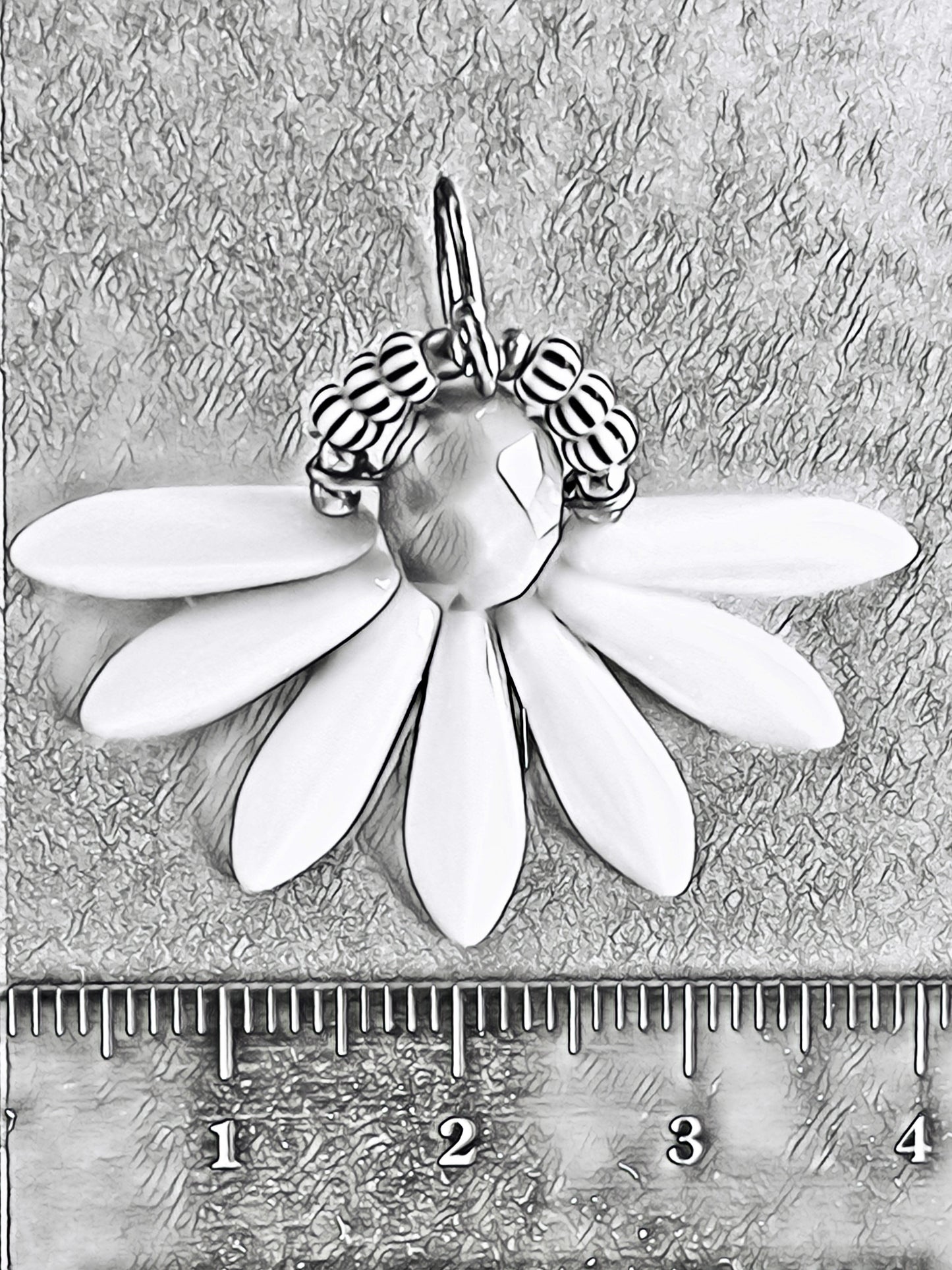 Meget speciel blomsterørering i gulgrønne nuancer med brun glasperle