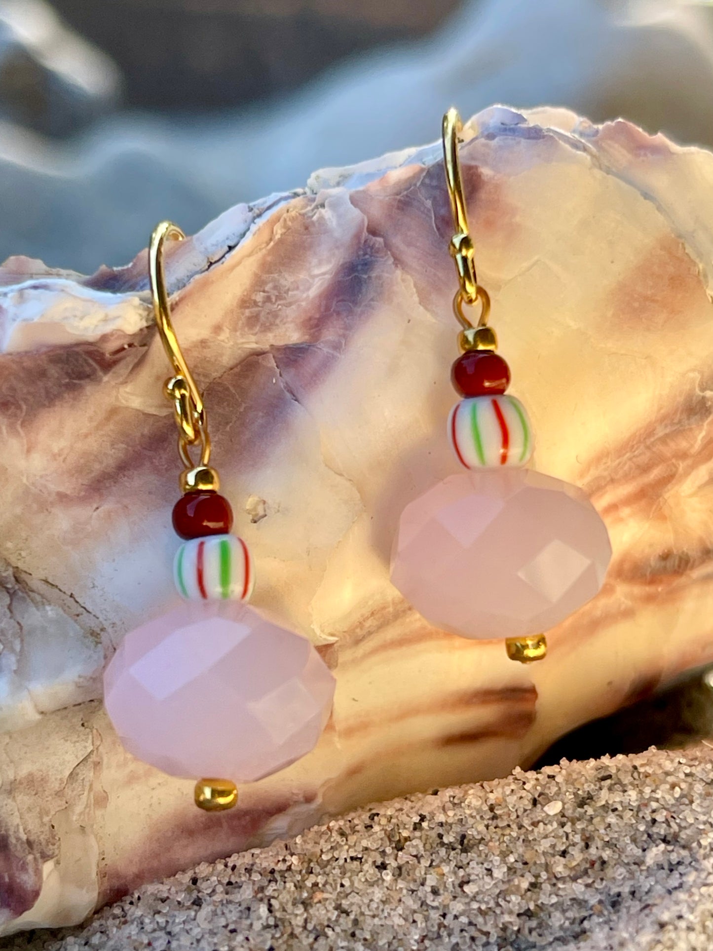Ørering med rosa glas perle