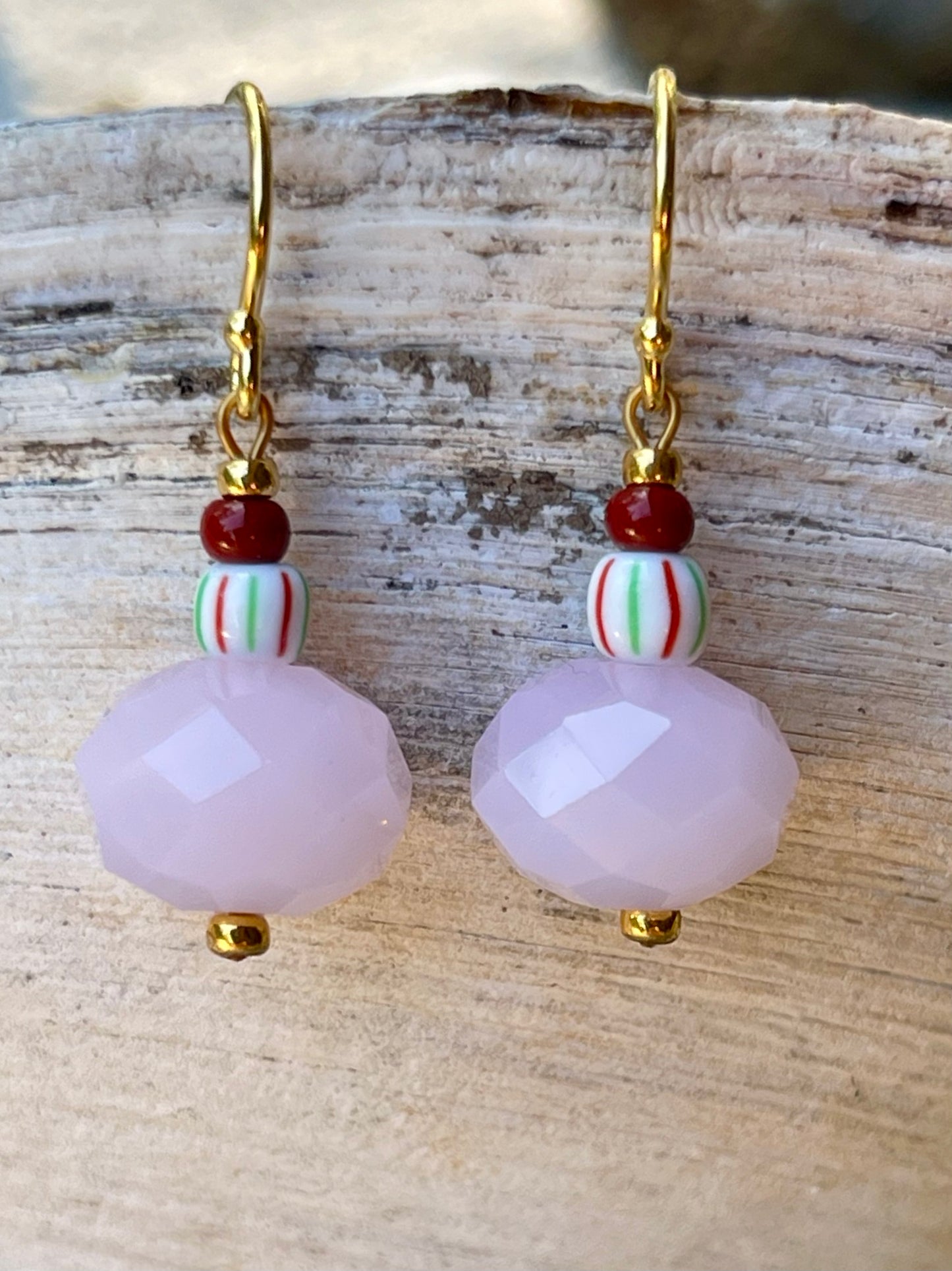 Ørering med rosa glas perle