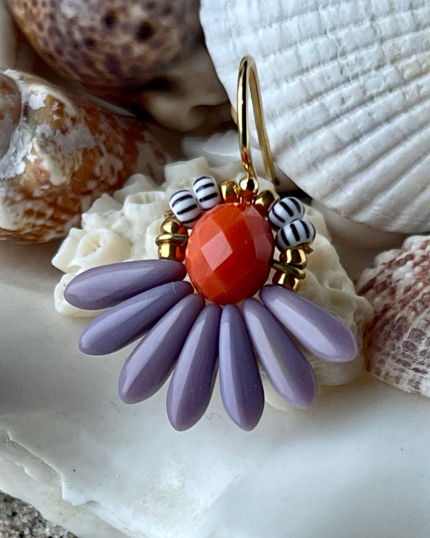 Mini blomsterørering med lilla dråbe glasperler og papayafarvet glasperle