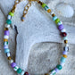 Armbånd med store Seed Beads i lækre lilla og grønne nuancer og med små ferskvandsperler