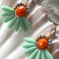 Mini blomsterørering med mintgrønne dråbe glasperler og lille orange glasperle