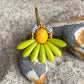 Mini blomsterørering med lime grønne dråbe glasperler og flot mangofarvet glasperle