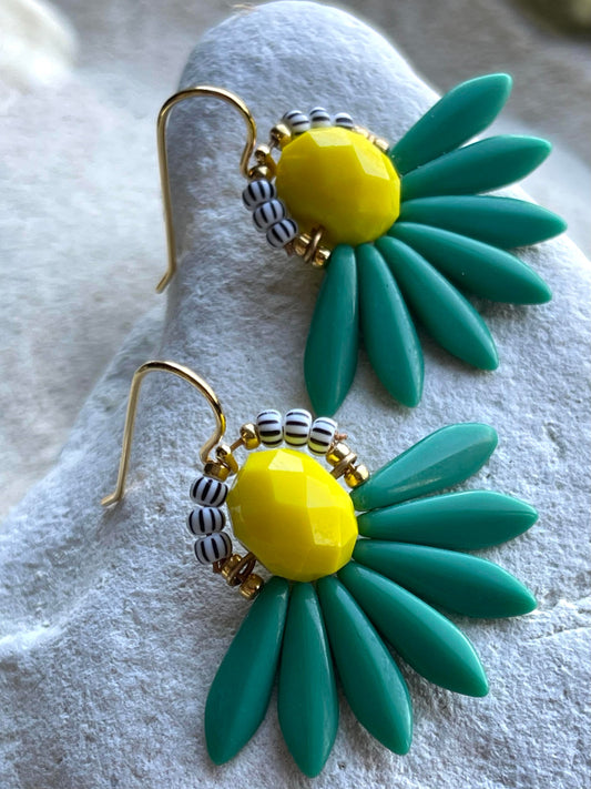 Stor grøn og gul blomster ørering