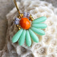 Mini blomsterørering med mintgrønne dråbe glasperler og lille orange glasperle