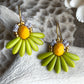 Mini blomsterørering med lime grønne dråbe glasperler og flot mangofarvet glasperle