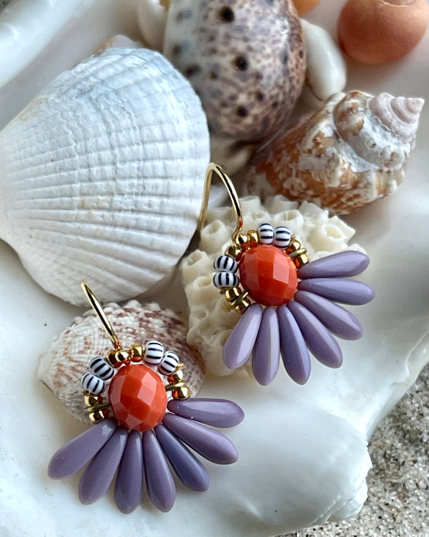 Mini blomsterørering med lilla dråbe glasperler og papayafarvet glasperle