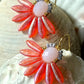 Stor blomsterørering med rosa glasperle og sjældne orange mønstrede glasperler