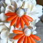 Hot orange blomster ørering med ferskvandsperle