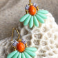 Mini blomsterørering med mintgrønne dråbe glasperler og lille orange glasperle