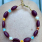 Kaffebønne-armbånd lavet med smukke brune glasperler, kombineret med seed beads og små glasperler i lækre lyseblå og orange nuancer, samt små ferskvandsperler der giver et elegant look.