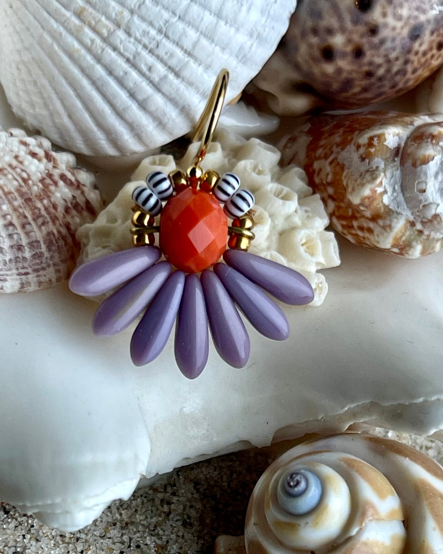 Mini blomsterørering med lilla dråbe glasperler og papayafarvet glasperle