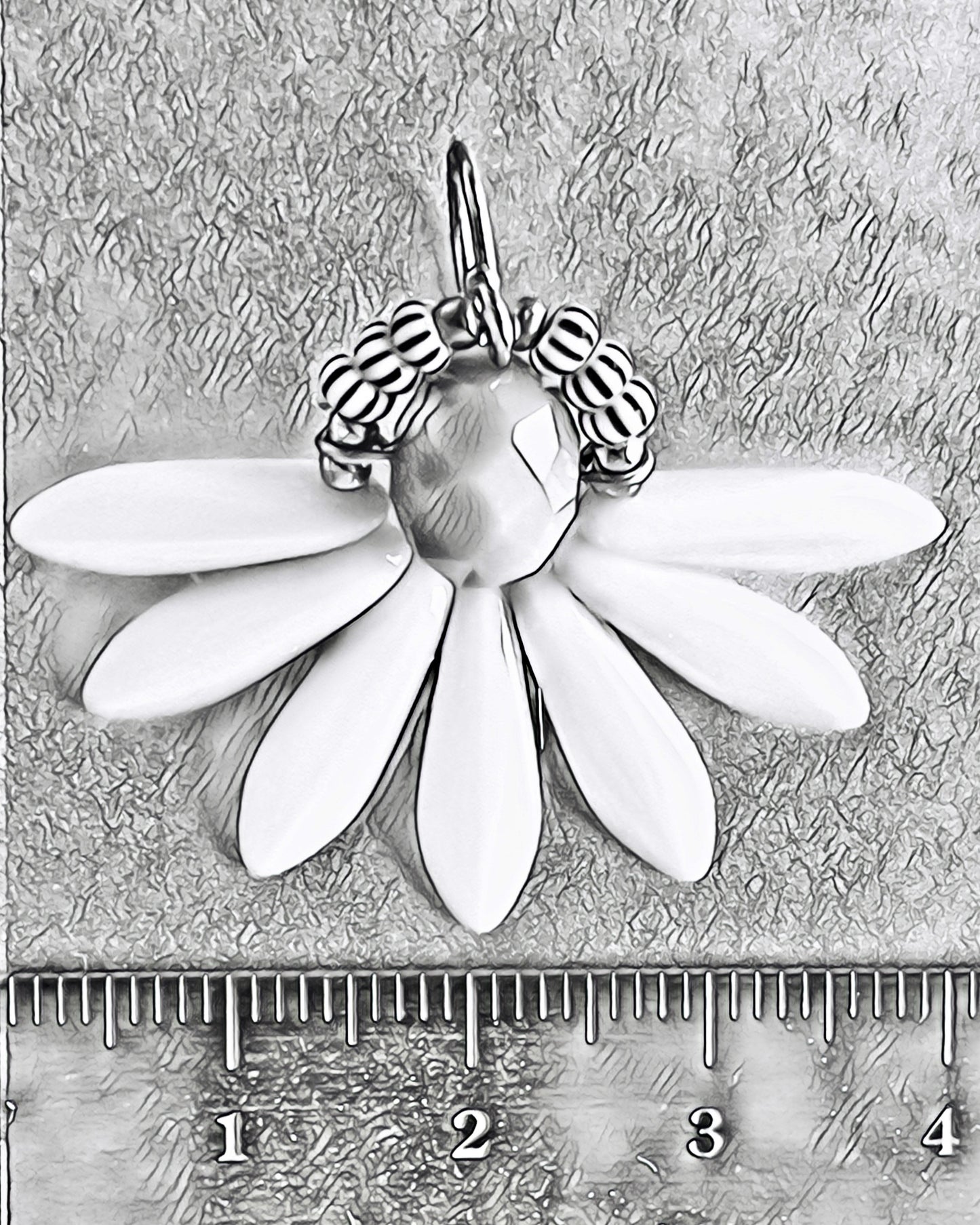 Stor blomster ørering med grøn glasperle og sjældne rosa glasperler