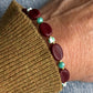 Kaffebønne-armbånd lavet med smukke brune glasperler, kombineret med seed beads og små glasperler i lækre grønne nuancer, der giver et naturligt og elegant look.
