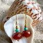 Ørering med flot stor brun glasperle, lille grøn glasperle og seed beads