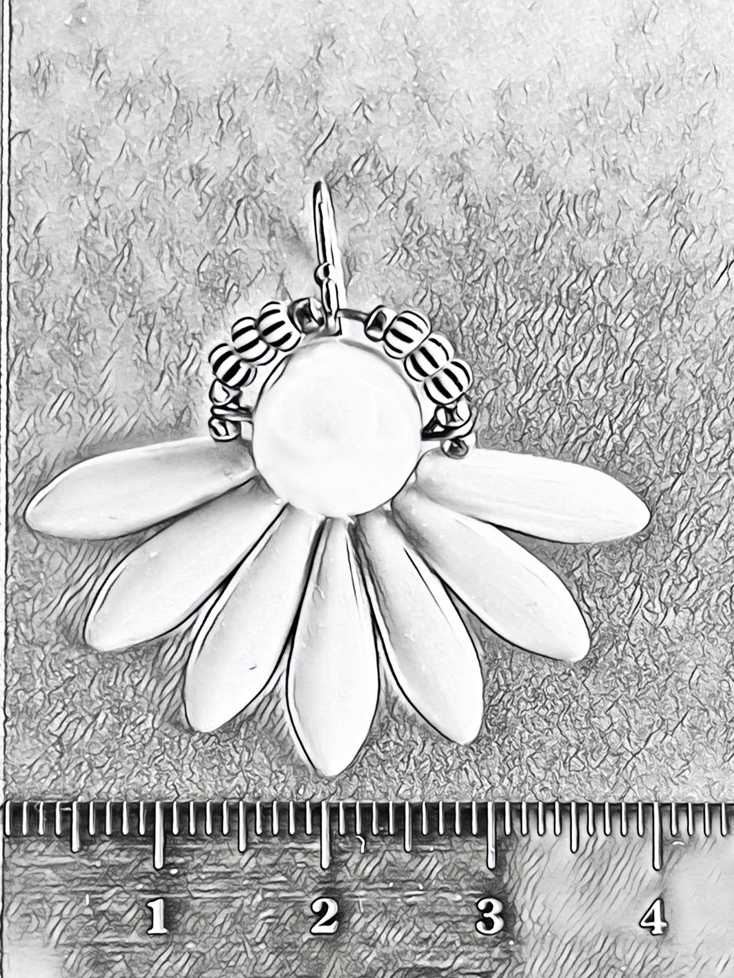 Stor sort blomster ørering med ferskvandsperle