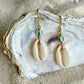 Delikat ørering med Cowrie Shell bead