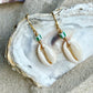 Delikat ørering med Cowrie Shell bead